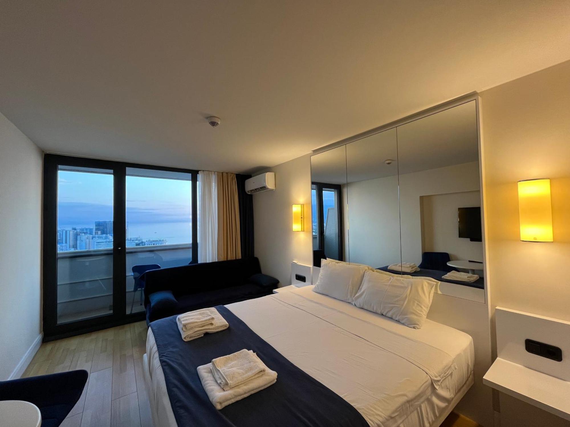 Orbi City Sun Tower 43 Floor Батуми Экстерьер фото