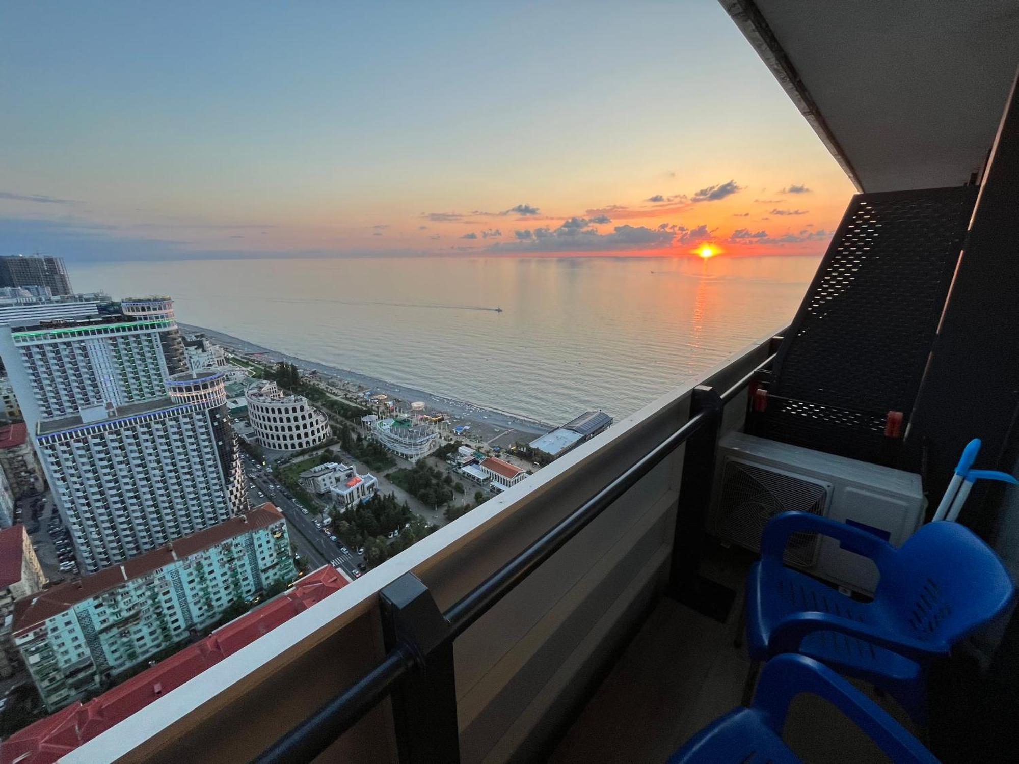 Orbi City Sun Tower 43 Floor Батуми Экстерьер фото