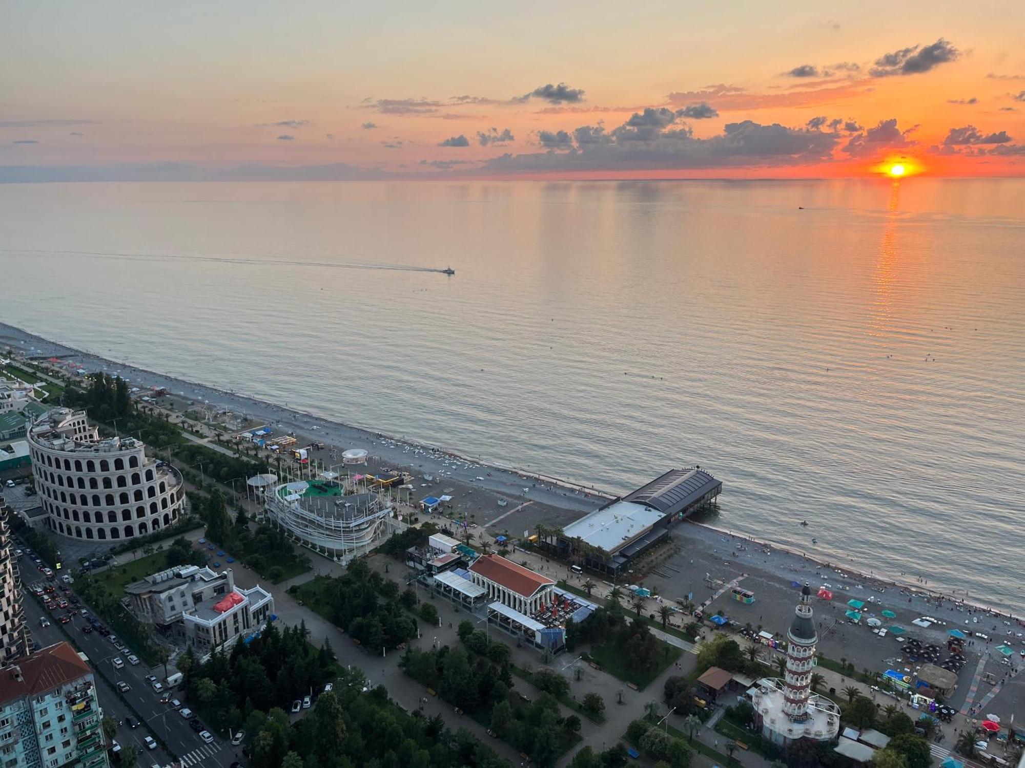 Orbi City Sun Tower 43 Floor Батуми Экстерьер фото