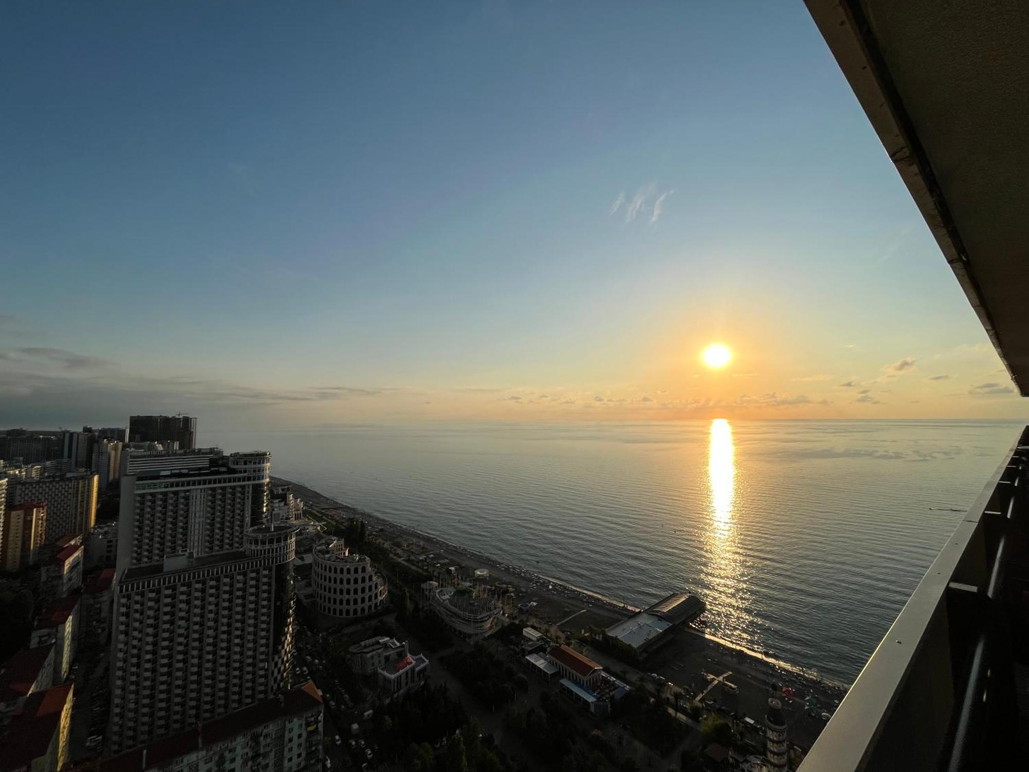 Orbi City Sun Tower 43 Floor Батуми Экстерьер фото